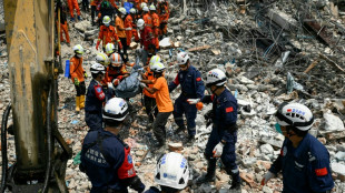 Mann in Myanmar fünf Tage nach Erdbeben lebend aus Trümmern geborgen