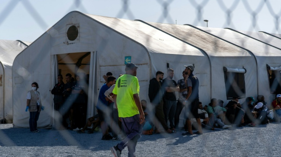 Espa&ntilde;a afirma que m&aacute;s de 5.300 migrantes abandonaron Ceuta este mes