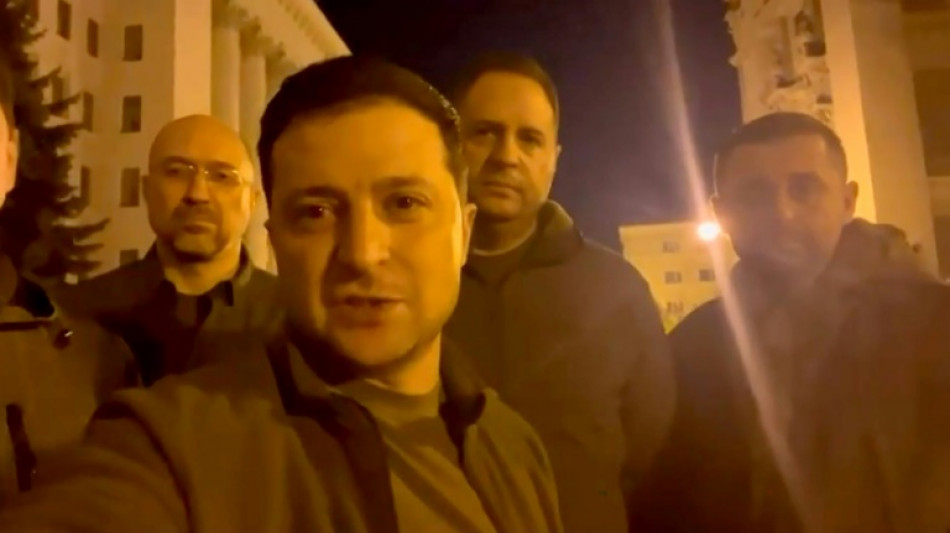 Ukraine: Zelensky affirme que ses alli&eacute;s envoient "des armes" et appelle &agrave; d&eacute;fendre Kiev