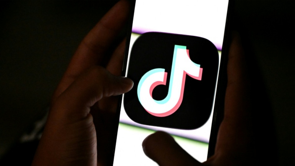 Sur TikTok, le business lucratif des faux comptes d'actualités 