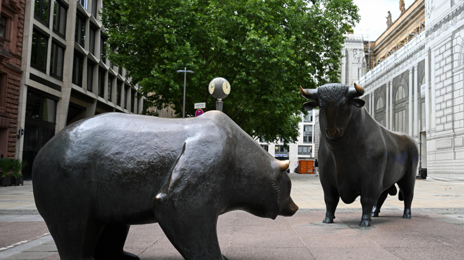 Borsa: Europa contrastata, sale Wall Street, Milano -0,2%