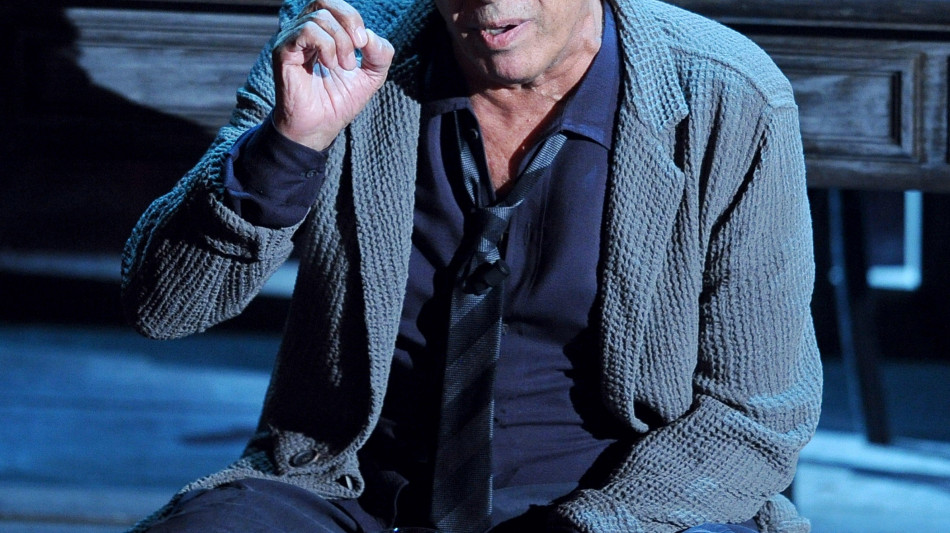 Celentano ricorda Guccini, 'hai sempre scritto cose belle, una l'ho incisa anch'io'