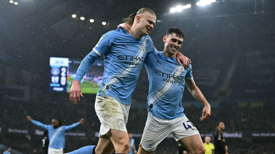 Manchester City vence Fulham (3-0) e coloca press&atilde;o sobre l&iacute;der Arsenal