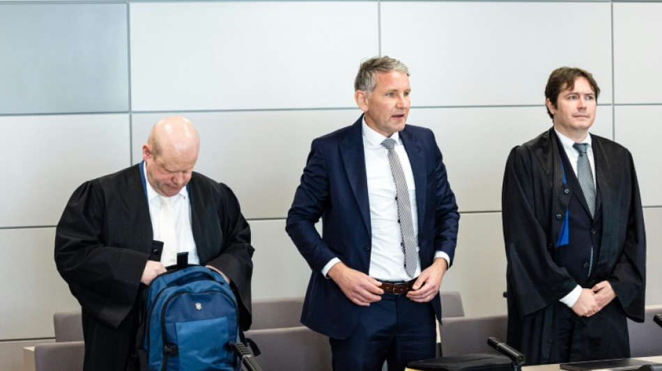Prozess wegen Verwendung von NS-Parole: H&ouml;cke h&auml;lt sich f&uuml;r "v&ouml;llig unschuldig"