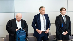 Prozess wegen Verwendung von NS-Parole: H&ouml;cke h&auml;lt sich f&uuml;r "v&ouml;llig unschuldig"