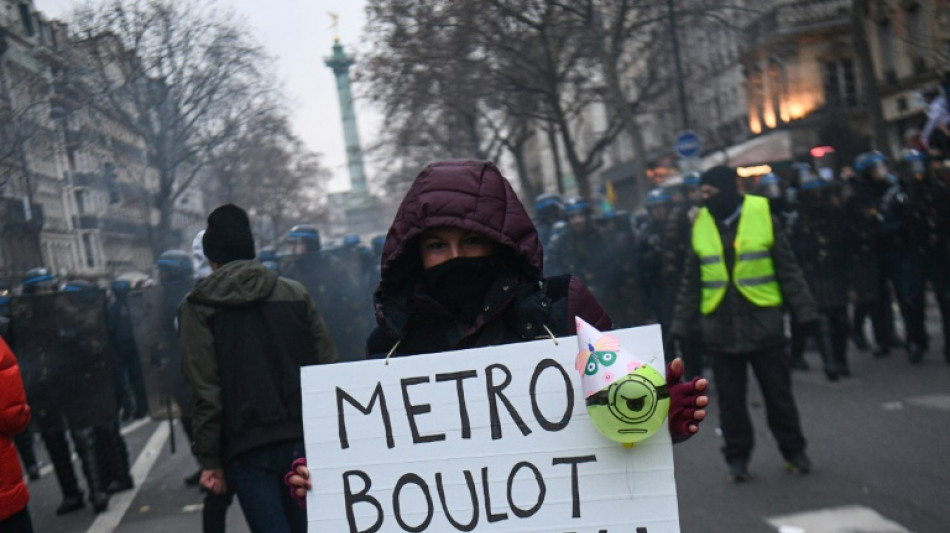 Retraites: les syndicats esp&egrave;rent frapper encore plus fort