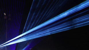 Un materiale scolpito dalla luce per occhiali smart e nanosensori