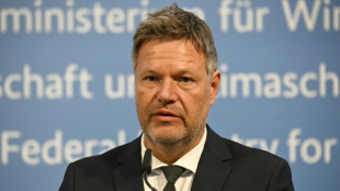 Habeck will Kartellrecht "mit Klauen und Z&auml;hnen" durchsetzen