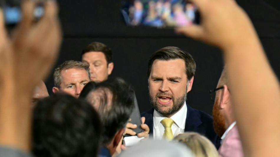 Kanzler Scholz sch&auml;tzt das Buch von US-Vizekandidat J.D. Vance