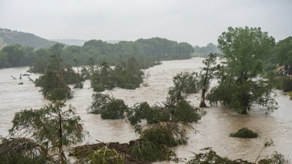 Inundaciones en Texas dejan al menos 13 muertos y unos 20 desaparecidos