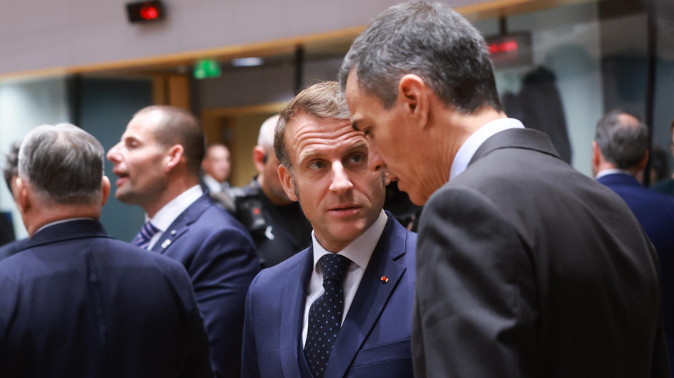 Macron telefona a Sanchez, solidariet&agrave; dopo critiche di Trump