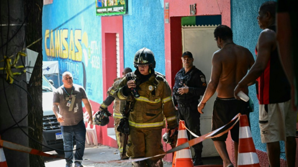 Muere una de las v&iacute;ctimas de incendio en f&aacute;brica de disfraces en Rio