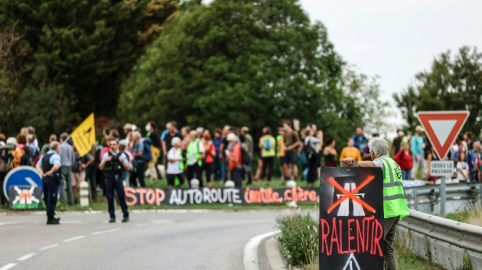 Autoroute Toulouse-Castres: manifestation dans le Tarn contre ce projet "embl&eacute;matique"