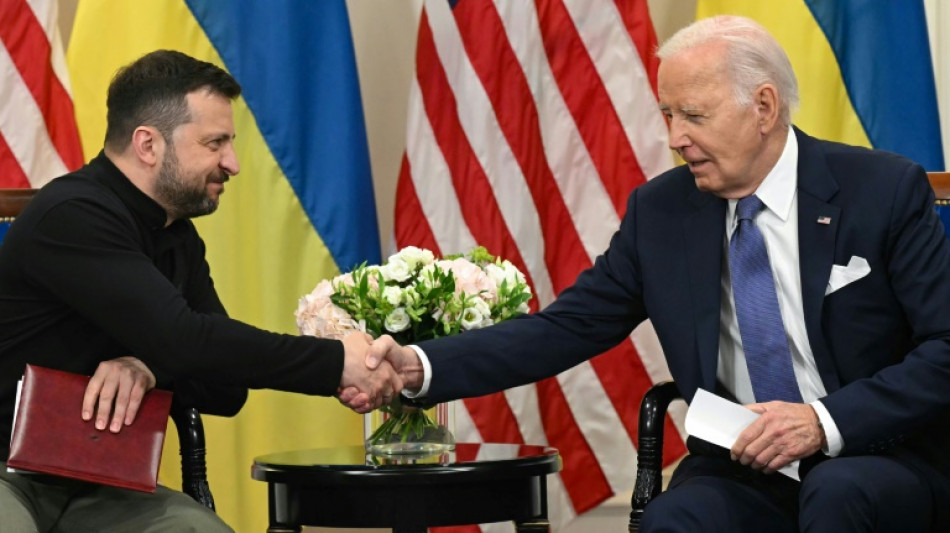 Selenskyj erh&auml;lt in Paris weitere milit&auml;rische Unterst&uuml;tzung f&uuml;r die Ukraine