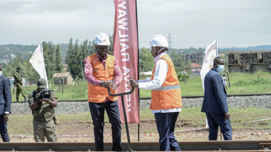 Les pr&eacute;sidents k&eacute;nyan et ougandais inaugurent l'extension d'une ligne ferroviaire