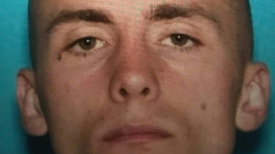 Pol&iacute;cia americana busca supremacista que fugiu da pris&atilde;o