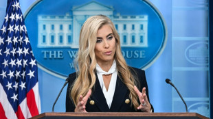 La secretaria de prensa de Trump insiste en presentarse como abogada pese a las dudas sobre su licencia