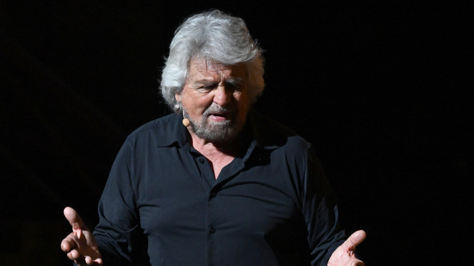 Grillo, il M5s &egrave; stramorto, fatevi un altro simbolo