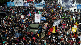 L&aacute;grimas, folia e peregrina&ccedil;&atilde;o em Buenos Aires para celebrar o papa que nunca voltou