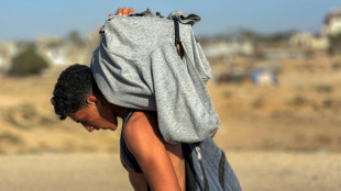 Miles de personas acuden a un nuevo centro de distribuci&oacute;n de ayuda en Gaza