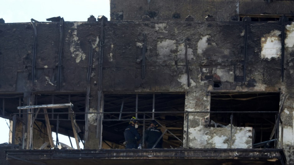 Hallan un d&eacute;cimo cad&aacute;ver en el edificio incendiado de Valencia y se cree que no hay m&aacute;s desaparecidos