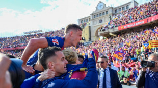 Espagne: le Barça résiste à un triplé de Mbappé et s'envole vers le titre