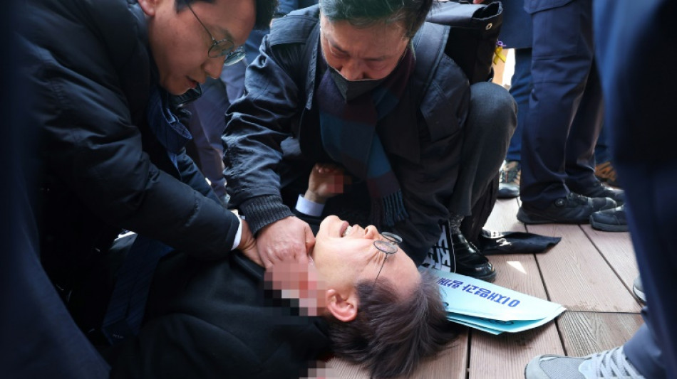 S&uuml;dkoreanischer Oppositionsf&uuml;hrer Lee Jae-myung bei Angriff am Hals verletzt