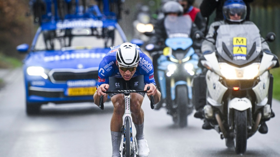 Start nach Ma&szlig;: Van der Poel gewinnt Omloop Nieuwsblad