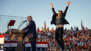 Trump kehrt mit trotziger Botschaft an Ort des Attentats vom 13. Juli zur&uuml;ck