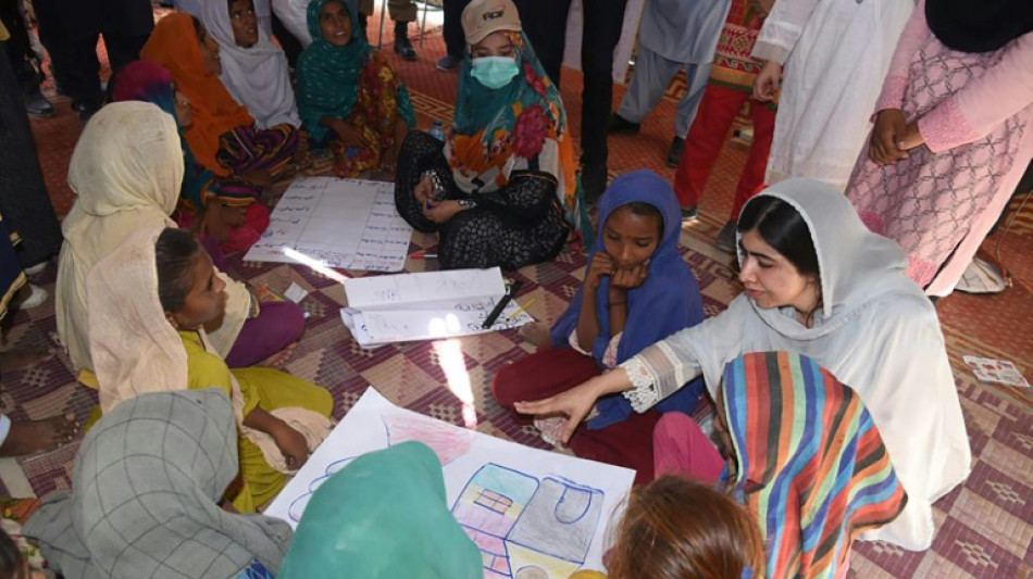 Nobelpreistr&auml;gerin Yousafzai bei Opfern der Monsun-Regenf&auml;lle in Pakistan