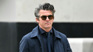 Ex-jogador ingl&ecirc;s Joey Barton &eacute; condenado por agredir esposa