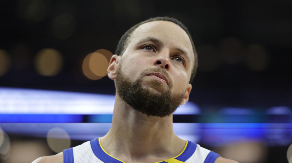 Nba: Curry d&agrave; spettacolo a Memphis con 52 punti
