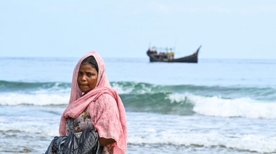 Hunderte Rohingya-Fl&uuml;chtlinge stechen von Bangladesch aus in See