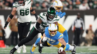 Chargers defense dominates in Jets rout