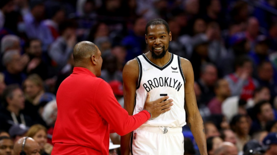 Los Nets machacan a los Sixers en un tenso y esperado duelo