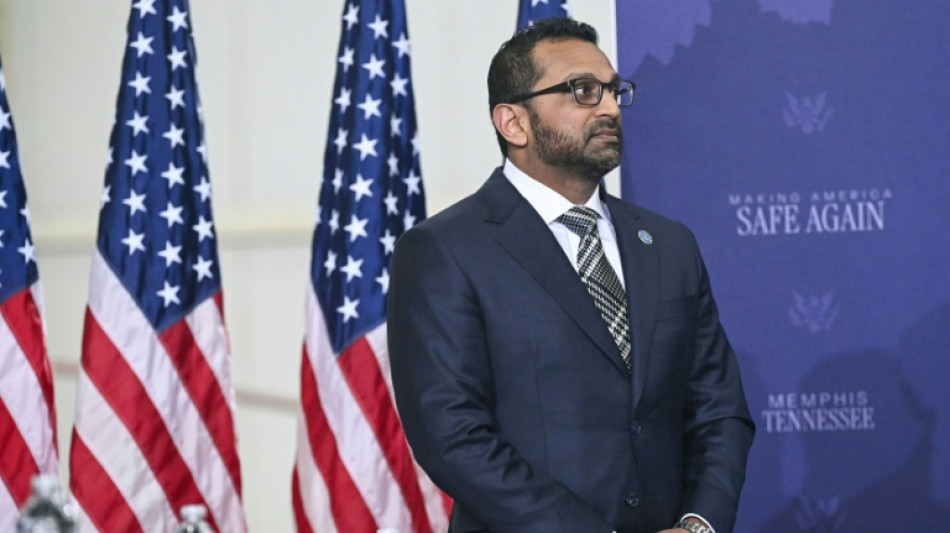 Diretor do FBI processa revista dos EUA por US$ 250 milh&otilde;es