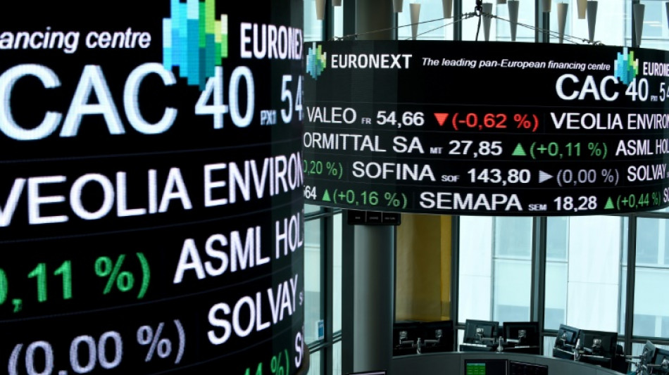 La Bourse de Paris flanche entre négociations commerciales et annonces budgétaires