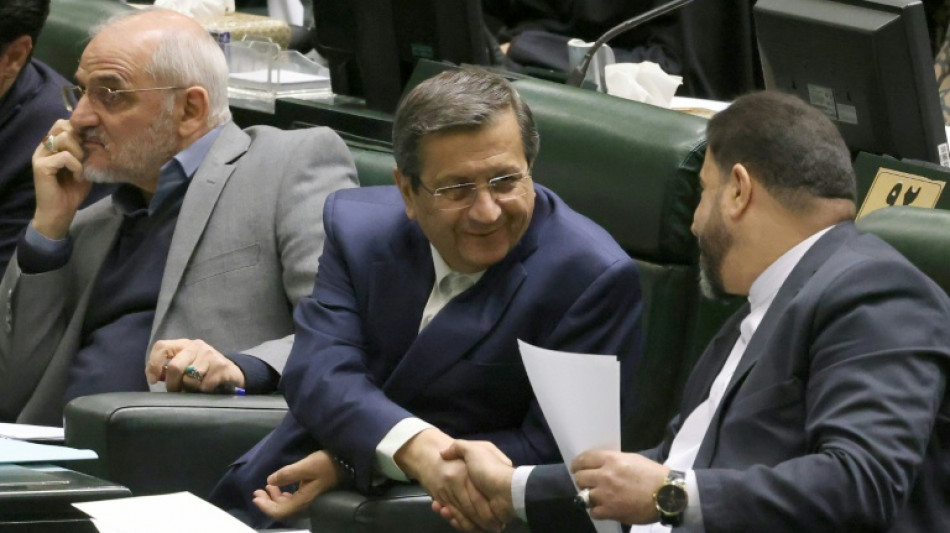El Parlamento iran&iacute; destituye al ministro de Econom&iacute;a en medio de fuerte devaluaci&oacute;n