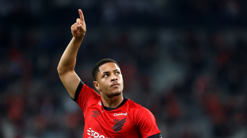 Barcelona anuncia contrata&ccedil;&atilde;o de Vitor Roque