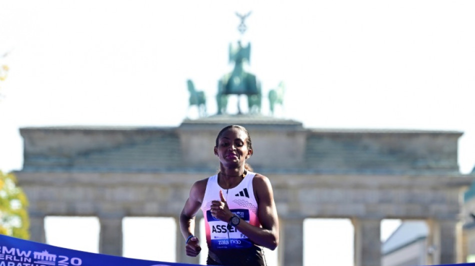 Marathon de Berlin: bless&eacute;e, Assefa manque le record du monde mais s'impose une troisi&egrave;me fois