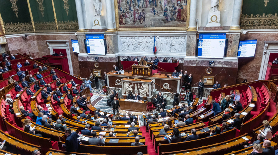 Social vietati agli under-15, la Camera francese approva il ddl