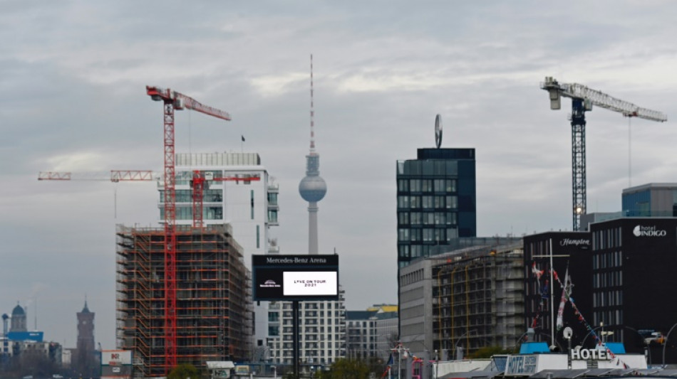 Berliner Altbau darf nachtr&auml;glich ged&auml;mmt werden und &uuml;ber Grundst&uuml;ck ragen