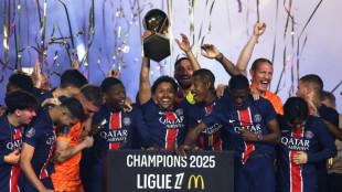 Ligue 1: le PSG au complet fête son titre par une victoire contre Auxerre