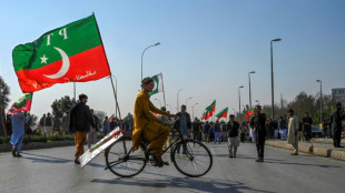 Unabh&auml;ngige gewinnen Wahl in Pakistan - Polizei droht mit hartem Durchgreifen gegen Proteste