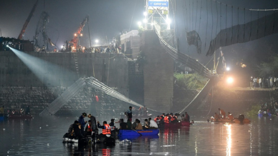 Mehr als 130 Tote bei Einsturz von Fu&szlig;g&auml;ngerbr&uuml;cke im Westen Indiens
