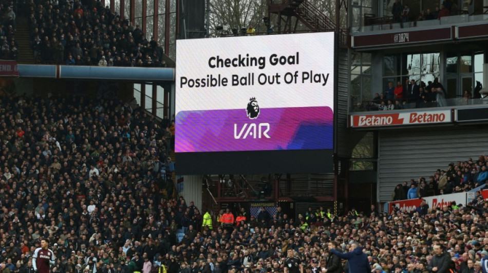 Torcedores da Premier League aprovam extin&ccedil;&atilde;o do VAR, segundo pesquisa