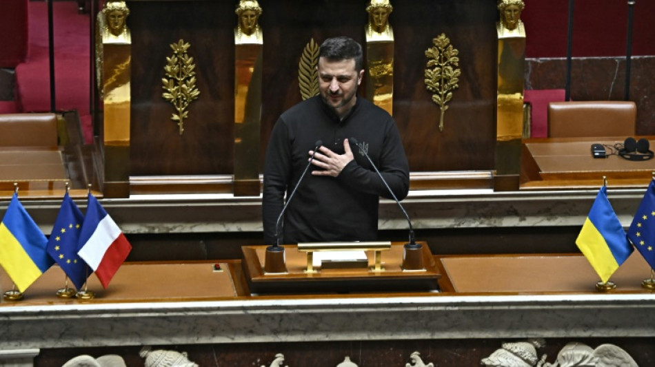 Selenskyj wirbt in Paris f&uuml;r weitere milit&auml;rische Unterst&uuml;tzung der Ukraine