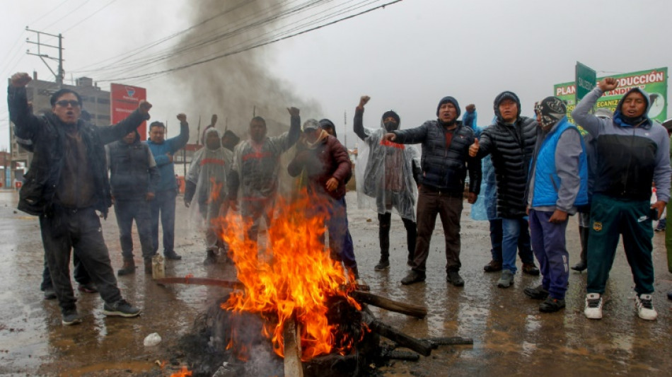 Castillo seguir&aacute; detenido en medio de protestas y represi&oacute;n en Per&uacute;