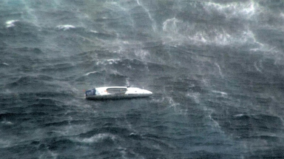 Un rameur lituanien secouru en pleine travers&eacute;e du Pacifique en solitaire