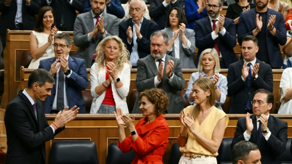 El presidente del Gobierno espa&ntilde;ol responde a las demandas de dimisi&oacute;n con un plan anticorrupci&oacute;n